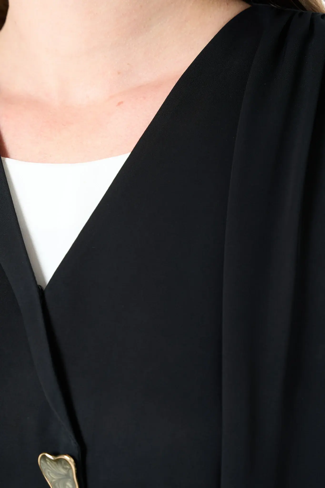 Black Reem Nada Abaya with Pleat and Collar Detail